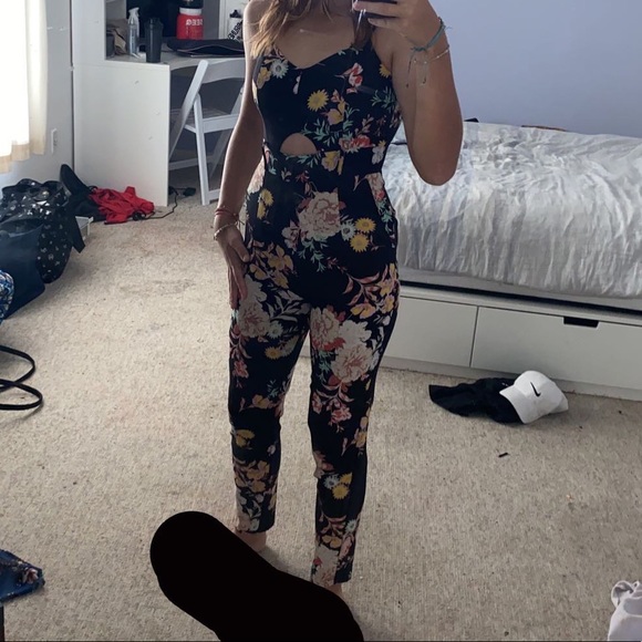 Material Girl Juniors' Printed Cutout Jumpsuit Size S - Picture 2 of 4